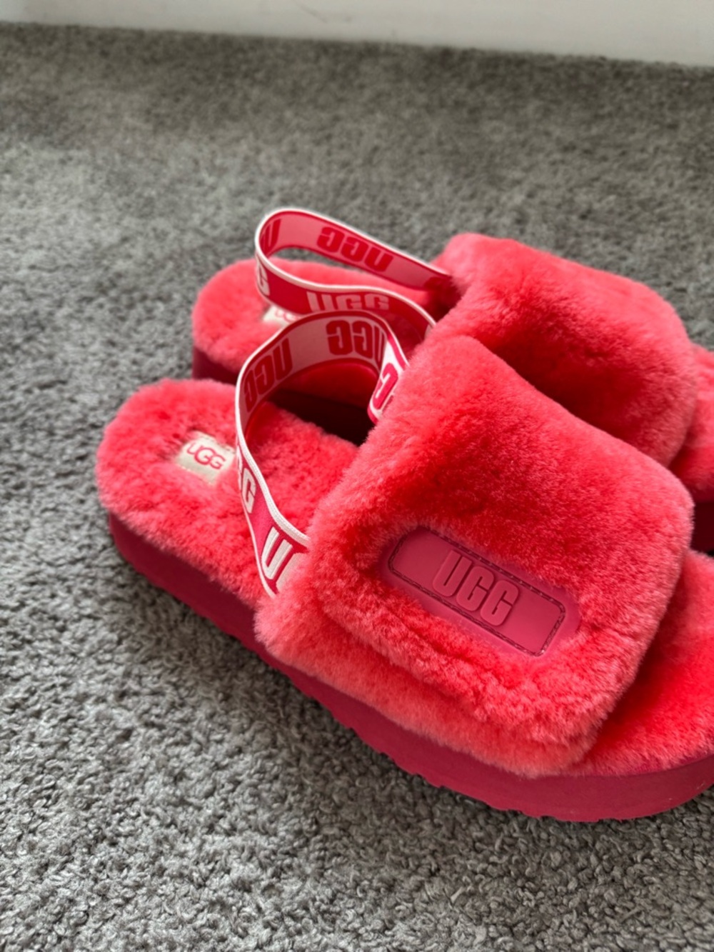 UGG Disco Slide Sandals in Vibrant Hibiscus Pink size 10